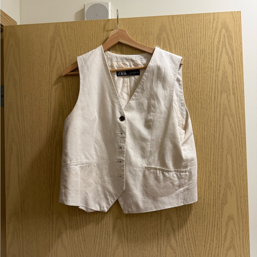 Zara Off-White Sleeveless Vest